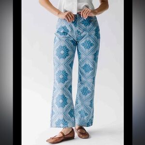 NWOT Bandana Print High Waisted Flared Jeans women’s size 28 colors Blue & White